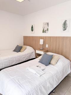 Casa espectacular con 3 habitaciones en suite de lujo, 4 baños, patio al aire libre con jacuzzi y ubicacion perfecta a 3 cuadras de la plaza - Bonavista Rentals - 2