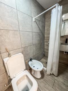 Casa espectacular con 3 habitaciones en suite de lujo, 4 baños, patio al aire libre con jacuzzi y ubicacion perfecta a 3 cuadras de la plaza - Bonavista Rentals - 5