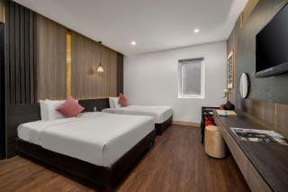 ELC Luxury Hotel Danang - 3