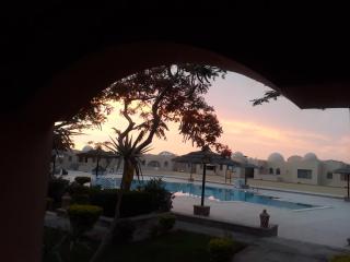 Amazing pool view condo - 8