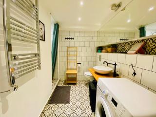 Cozy 2BR Ground Floor Apt in Downtown Budapest AC - Green Piano - 2