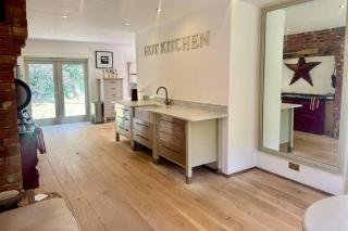 Elegant Hampshire Countryside Stay - 6