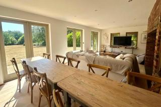 Elegant Hampshire Countryside Stay - 5