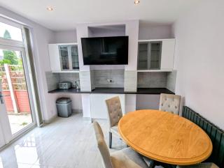 Recently renovated 4 bed home - 5