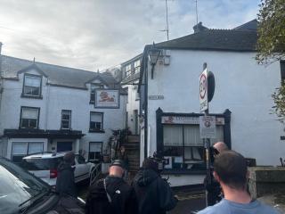 As Used On BBC1s BEYOND PARADISE - Prospect House is TWO PRIVATE APARTMENTS in this 17th CENTURY COTTAGE - Apartment 2 has a KIDS CABIN BUNK ROOM - Book both apartments for ONE LARGE HOUSE with Connecting Door In Lobby - PUBLIC PARKING OUTSIDE - 7