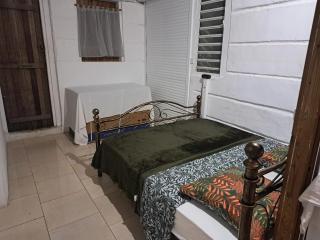 Bungalow cosy à Sainte-Anne avec jardin - 8