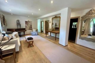 Elegant Hampshire Countryside Stay - 1