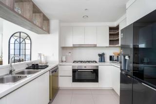 Luxury 3 bed with Burj Khalifa and Dubai Skyline View - 1