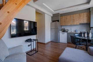 3-Bedroom 2-Bathroom Duplex Apartment with Elevator - 9