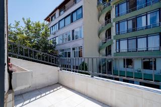 3-Bedroom 2-Bathroom Duplex Apartment with Elevator - 8