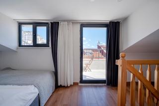 3-Bedroom 2-Bathroom Duplex Apartment with Elevator - 3