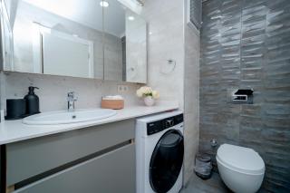 3-Bedroom 2-Bathroom Duplex Apartment with Elevator - 2