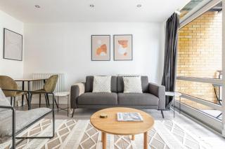 Blueground Isle of Dogs pool nr Thames LON-676 - 9