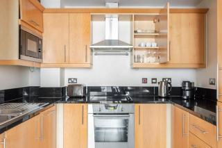 Blueground Isle of Dogs pool nr Thames LON-676 - 2