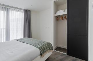 Blueground Stratford pool nr Queen Elizabeth Park LON-691 - 1