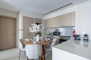 Nasma Luxury stays- Luxury-highfloor-iconic location - 4