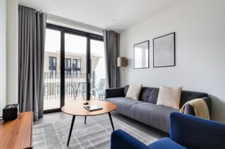 Blueground Stratford pool nr Queen Elizabeth Park LON-689 - 0