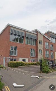 Contractor-Friendly, Private Gated Parking, Fast WiFi, Sofa Bed & Netflix, 5-Min Walk to City Centre, 15-Min Walk to Train Station, Ideal for Relocators & Families - 8