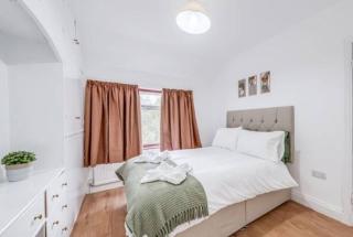 Cosy Harrow home in a popular location - 7