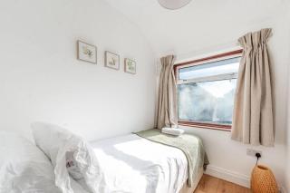 Cosy Harrow home in a popular location - 1