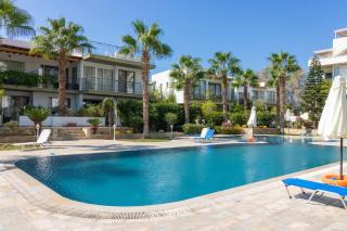 Apartment Fotini - Modern 2BR Stay with Pool & Balcony near the Beach - 4