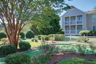 Charming 2BR Colonial Apartment with Resort Access - 1