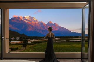 ShanJuanYun Panoramic Sunlit Yulong Snow Mountain Hotel - 7