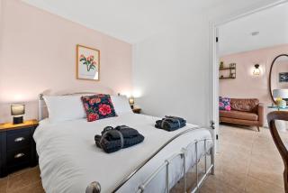 Near Warwick Hospital, Cozy Studio, Free Parking - 8