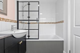 Near Warwick Hospital, Cozy Studio, Free Parking - 4