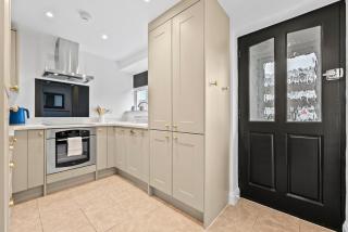 Near Warwick Hospital, Cozy Studio, Free Parking - 1