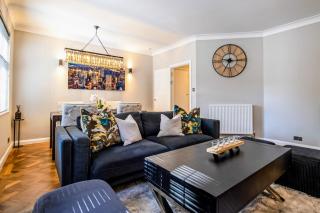 Luxury 3 Bed Apartment, Train Station - 0