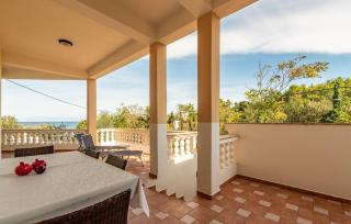1 Bedroom Stunning Apartment In Lukoran - 8