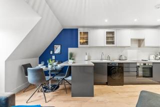 Chaucer Charm - Where Style Meets Comfort - 5