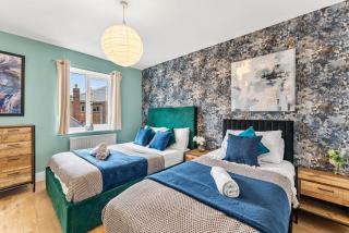 Chaucer Charm - Where Style Meets Comfort - 8