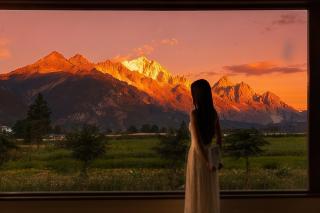 ShanJuanYun Panoramic Sunlit Yulong Snow Mountain Hotel - 9