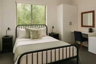 Tranquil Queen Room & Pool - 3