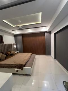 Luxury one bed Furnished Apt available for Booking - 8