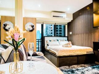 Poblacion Stay with Pool Gym Jacuzzi and Pool Table - 5