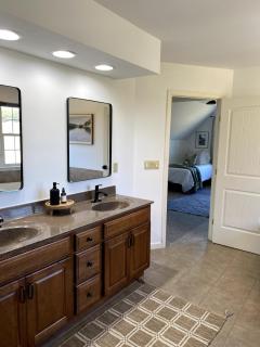 11-Acre Retreat I Firepit, Pickleball and Nature - 6