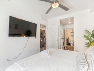DT SLC - King Bed - Gym - Parking - Walk Score 90 - 5