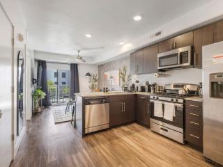 DT SLC - King Bed - Gym - Parking - Walk Score 90 - 3