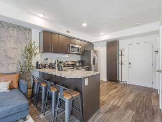 DT SLC - King Bed - Gym - Parking - Walk Score 90 - 1