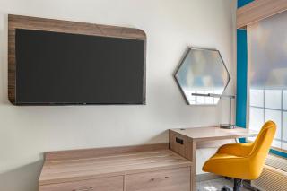 Holiday Inn Express & Suites Indianapolis - East by IHG - 1