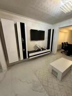 Large Coventry Stay, Family & Contractor Friendly! - 8