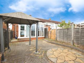 Large Coventry Stay, Family & Contractor Friendly! - 6