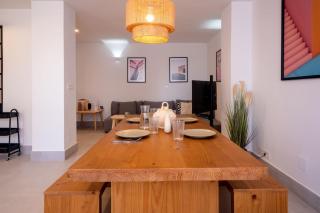 Bright Apartment with views 3 Bedrooms 2 Bathrooms - 4