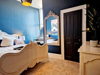 Hamilton - The Hyde Luxury Let - 3