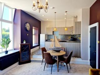 Hamilton - The Hyde Luxury Let - 1