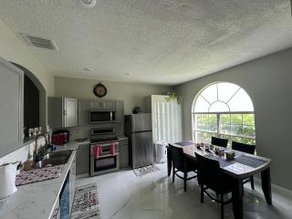 Orlando Lakefront Pool Villa 25 min Disney & Univ - 7