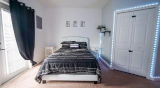 Stylish and cozy townhome! - 9